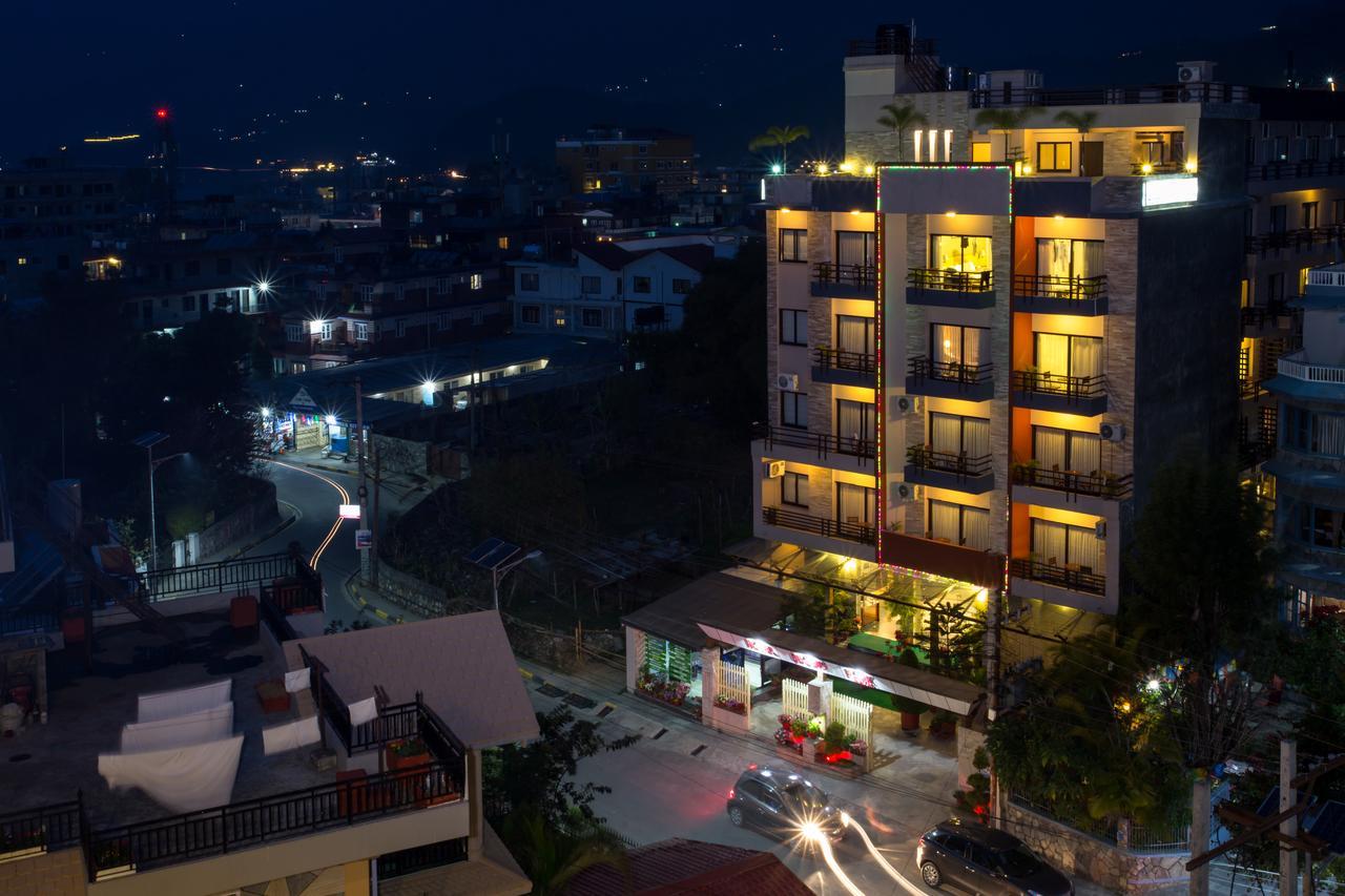 Hotel Queens Park Покхара Екстер'єр фото