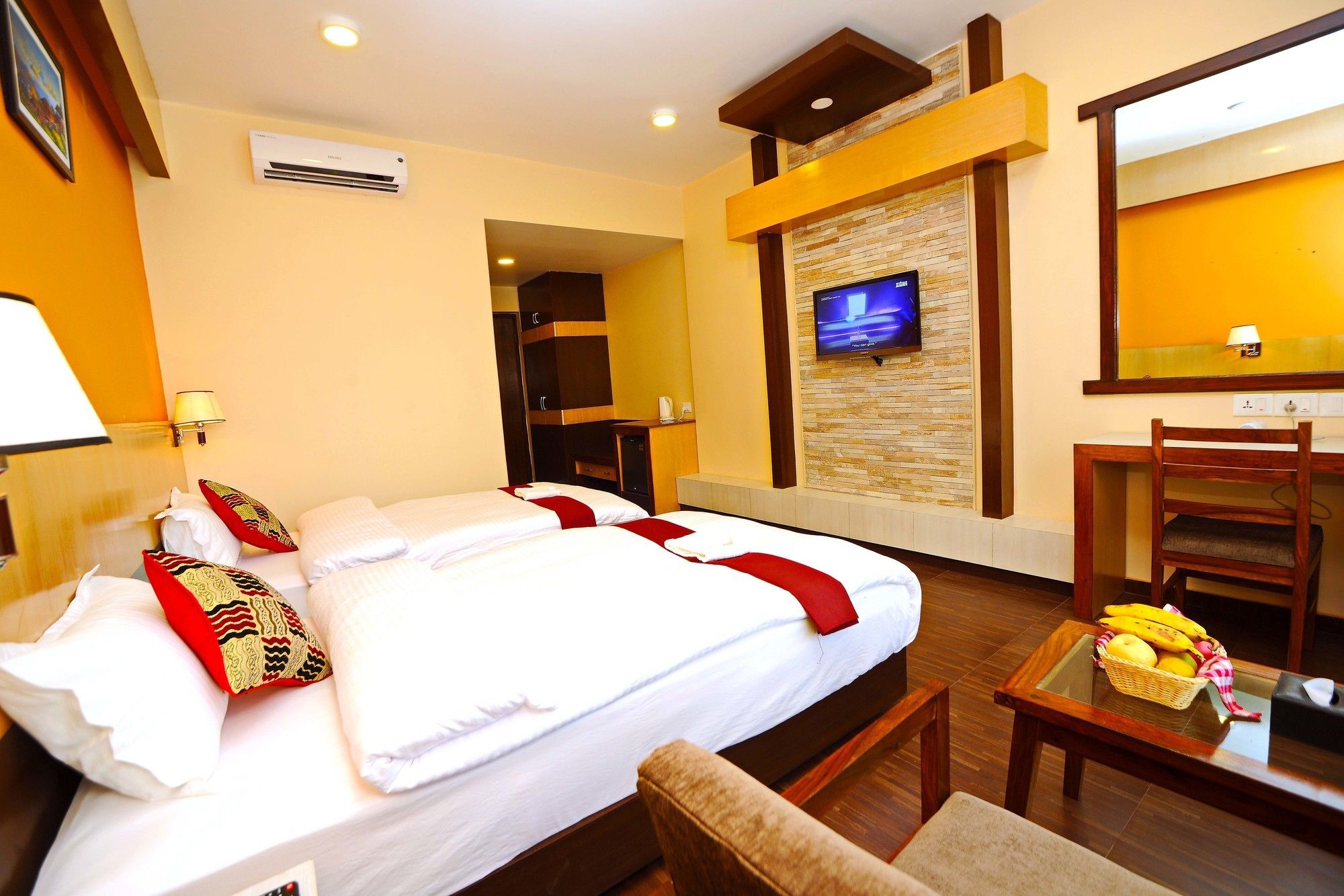 Hotel Queens Park Покхара Екстер'єр фото