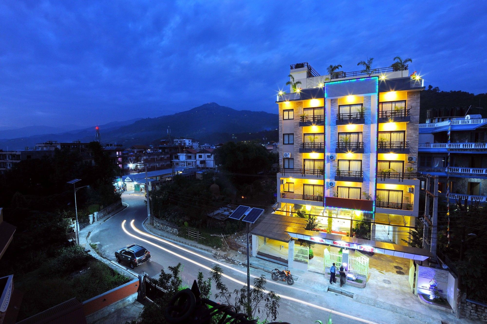 Hotel Queens Park Покхара Екстер'єр фото