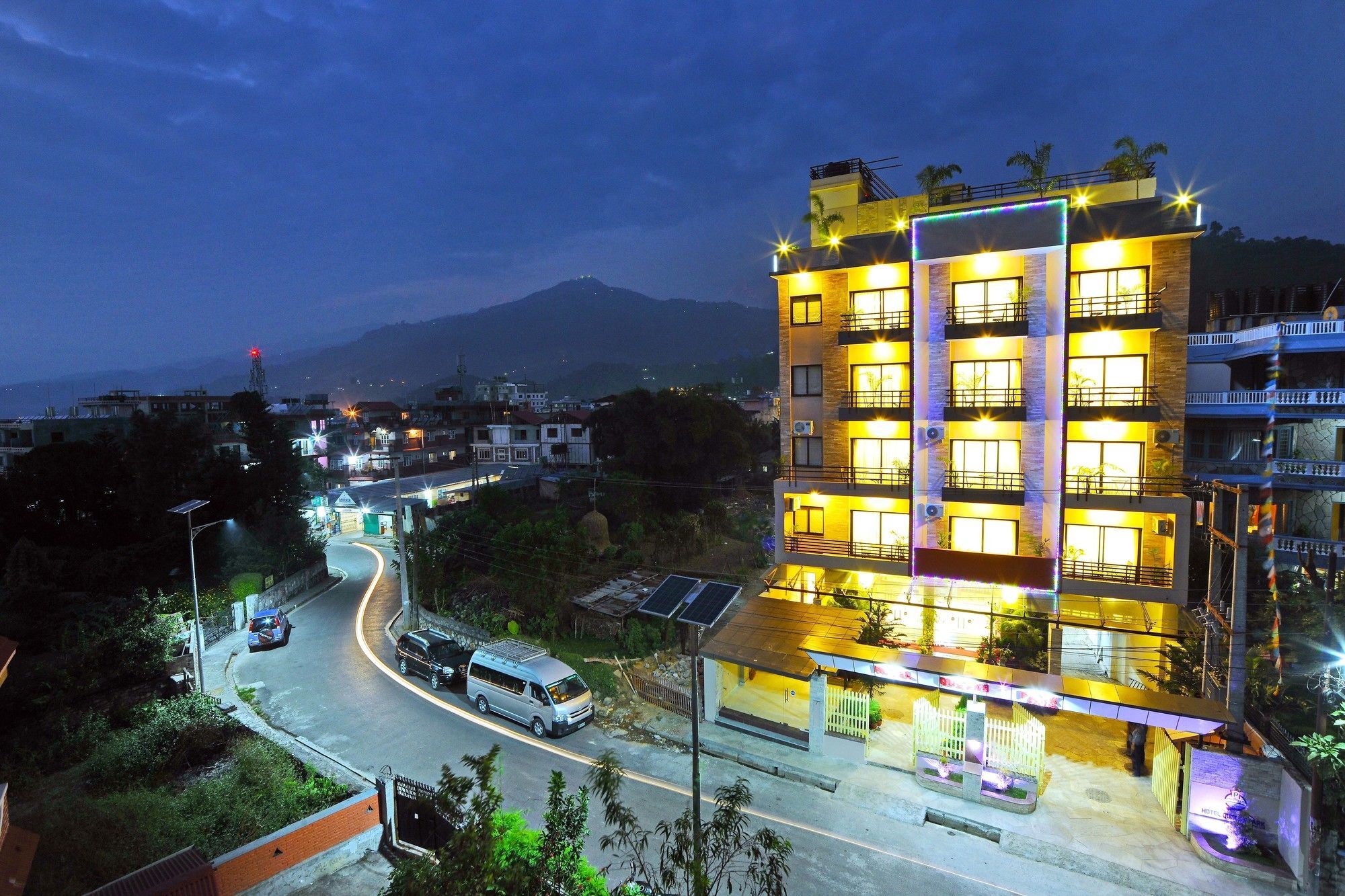 Hotel Queens Park Покхара Екстер'єр фото